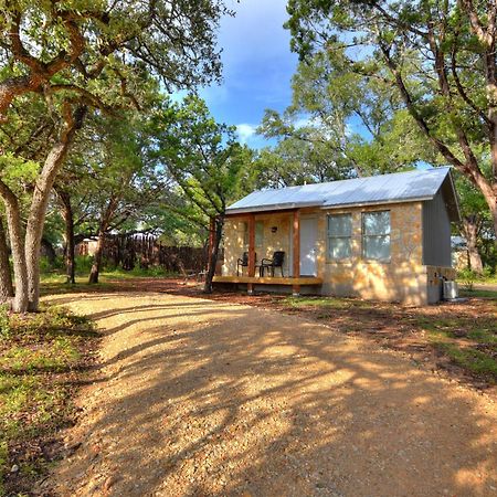 Cabins At Flite Acres - Morning Dove Wimberley Zewnętrze zdjęcie