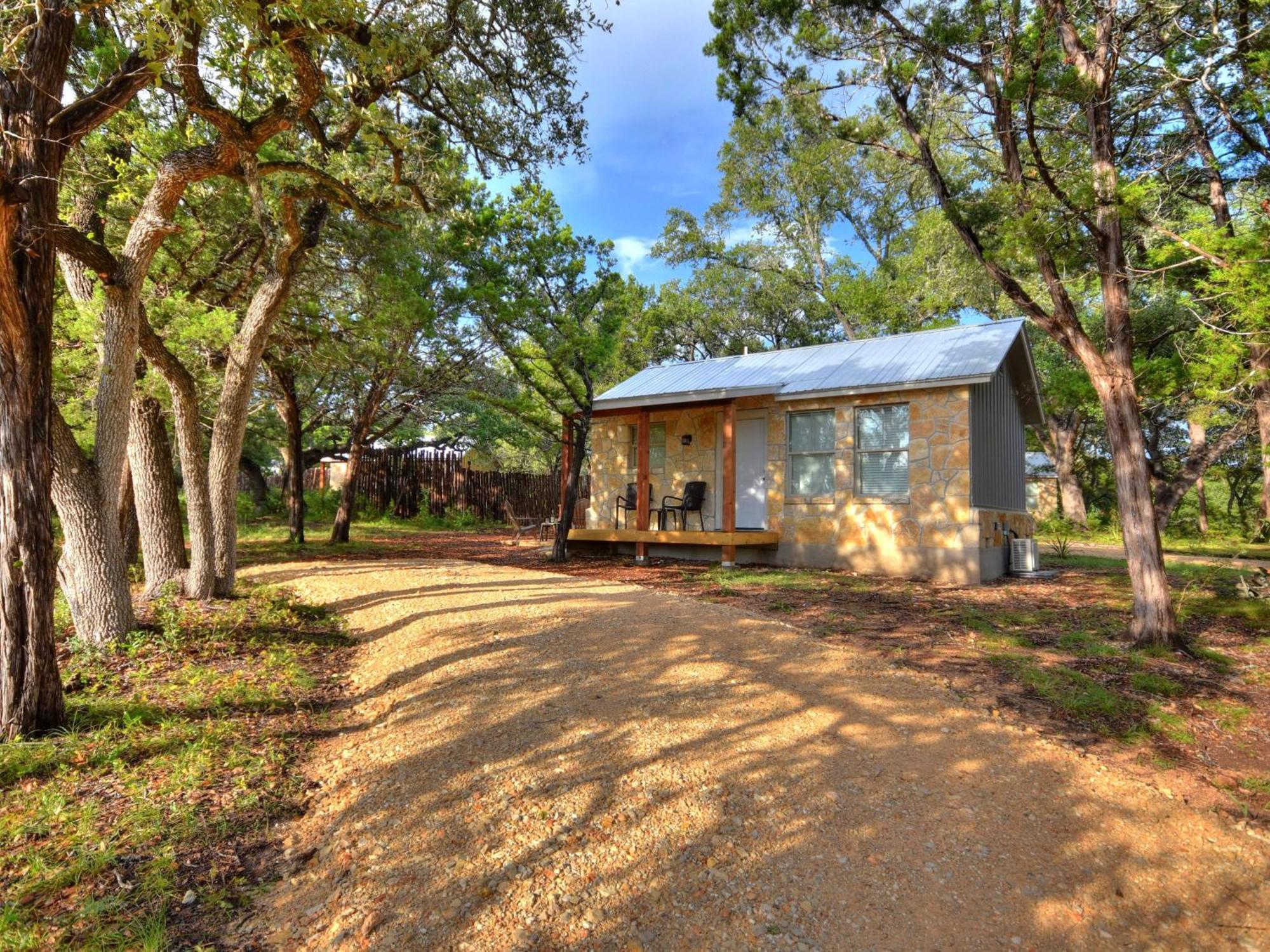 Cabins At Flite Acres - Morning Dove Wimberley Zewnętrze zdjęcie